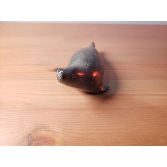 Inuit Eskimo soapstone seal carving sculpture Made In Canada 1982 - Picture 3 of 6